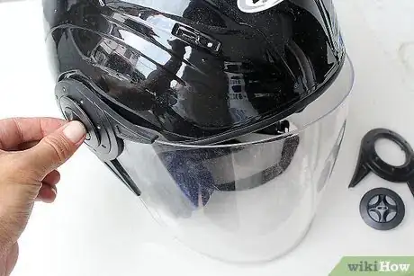 Imagen titulada Remove a Sun Visor Step 11