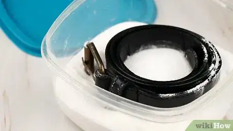 Imagen titulada Clean a Leather Belt Step 13