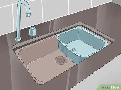 Imagen titulada Give a Baby a Bath in the Sink Step 11