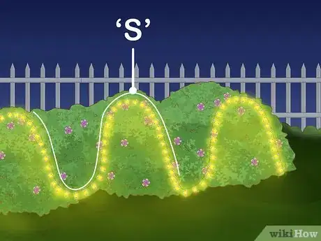 Imagen titulada Hang Christmas Lights Outside Without Nails Step 13