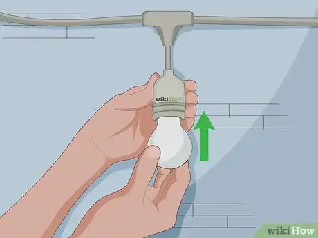 Imagen titulada Hang Christmas Lights Outside Without Nails Step 10