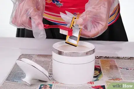 Imagen titulada Remove Paint from Metal and Plastic Models with Dettol Step 7