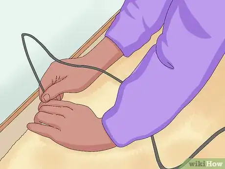 Imagen titulada Run a Cable Under Carpet Step 11