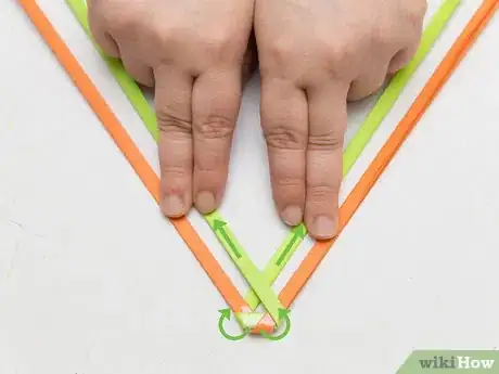 Imagen titulada Make a Paper Bracelet Step 21