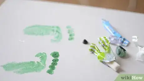 Imagen titulada Make Leprechaun Footprints Step 26