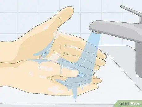 Imagen titulada Remove a Band Aid Step 15