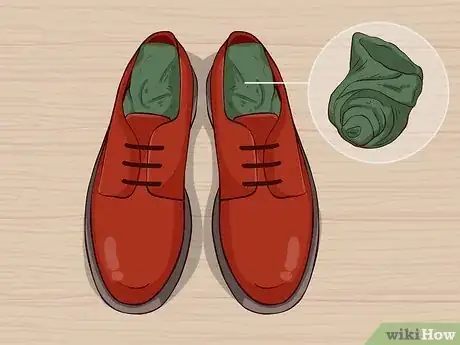 Imagen titulada Keep Dress Shoes from Creasing Step 8