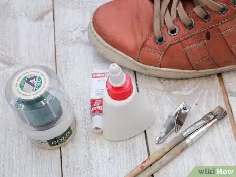 Imagen titulada Repair a Scrape on Faux Leather Shoes Step 6
