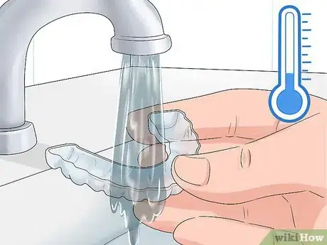 Imagen titulada Clean a Plastic Retainer Step 11