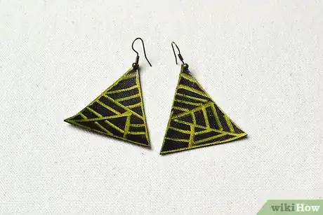 Imagen titulada Make Leather Earrings Step 10