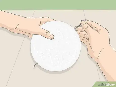 Imagen titulada Make a Disco Ball with CDs Step 3
