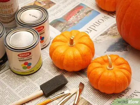 Imagen titulada Paint a Pumpkin Step 3