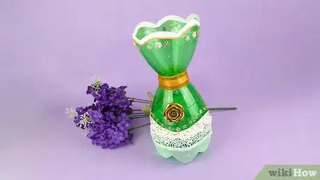 Imagen titulada Make a Vase out of a Plastic Bottle Step 13