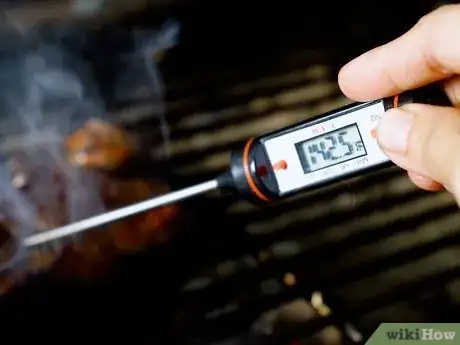 Imagen titulada Use a Charcoal Grill Step 11