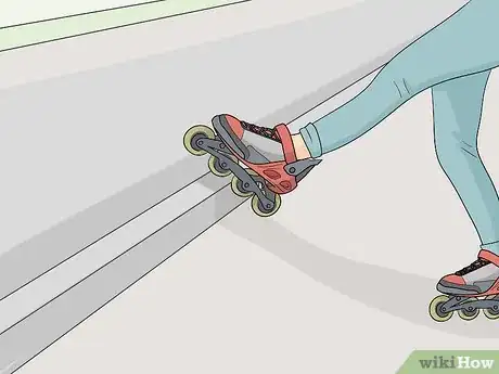 Imagen titulada Stop on Inline Skates Step 11
