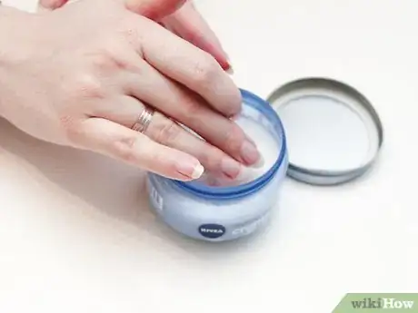 Imagen titulada Lighten Brown Hair Step 23
