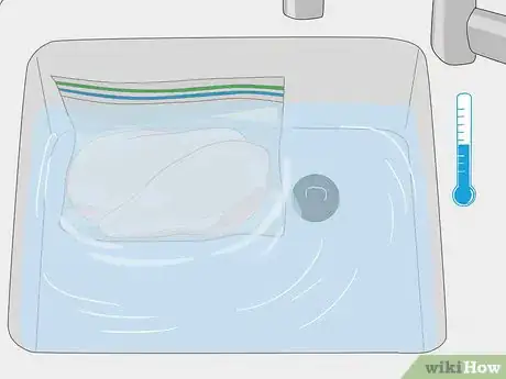 Imagen titulada Defrost Chicken Breast Step 2