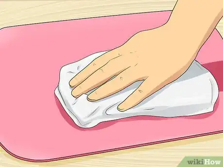 Imagen titulada Clean Place Mats Step 1