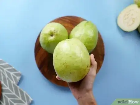 Imagen titulada Eat Guava Step 1