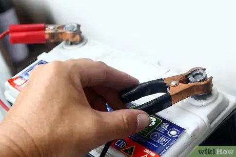 Imagen titulada Hook Up a Battery Charger Step 15