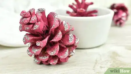 Imagen titulada Paint Pine Cones Step 9