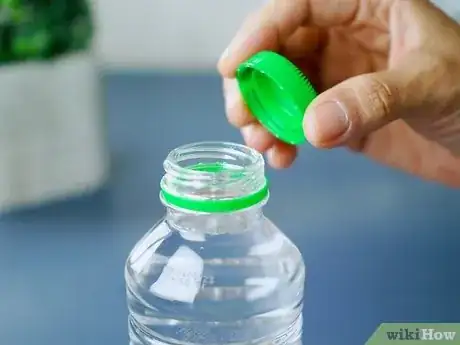 Imagen titulada Open a Bottle of Water Step 19