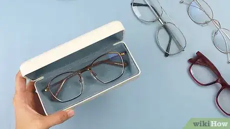 Imagen titulada Get Stains Off Eyeglasses Step 9