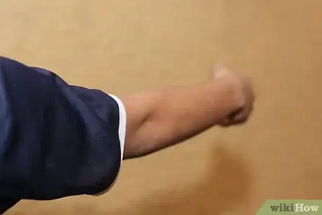 Imagen titulada Throw a Frisbee Backhand and Forehand Step 11