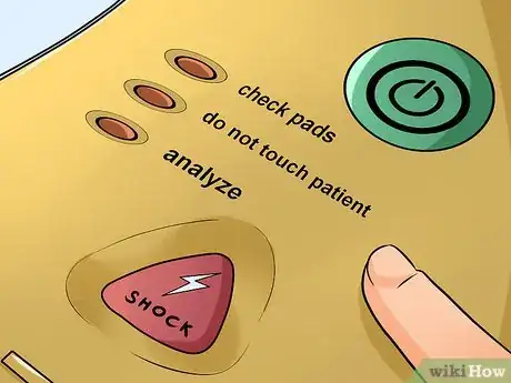 Imagen titulada Do CPR on an Adult Step 20