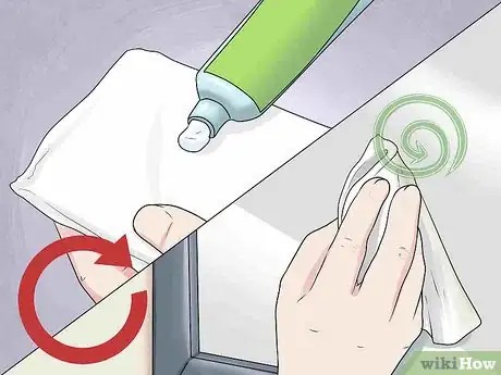 Imagen titulada Remove Scratches from Glass Step 5