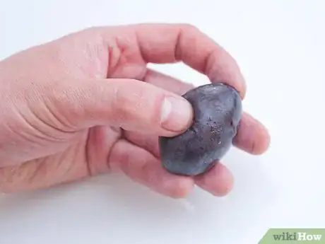 Imagen titulada Ripen a Plum Step 3