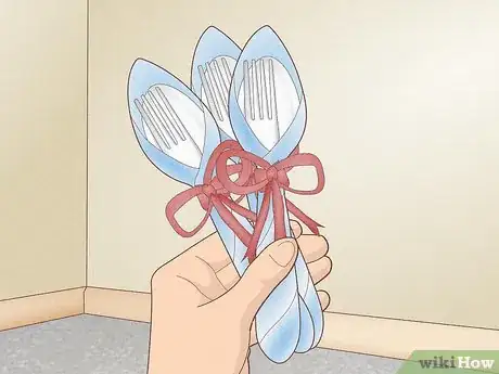 Imagen titulada Decorate for a Graduation Party Step 18