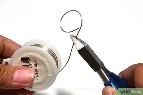 Imagen titulada Make Hoop Earrings Step 3