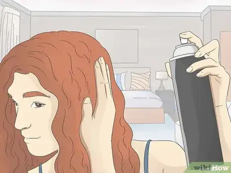 Imagen titulada Change Wavy Frizzy Hair to Straight Hair Step 2