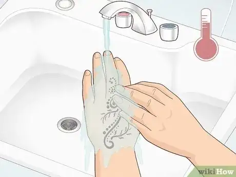 Imagen titulada Remove Henna Step 1