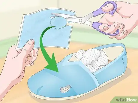 Imagen titulada Fix Holes in Shoes Step 10