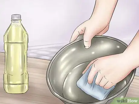 Imagen titulada Season a Dutch Oven Step 6