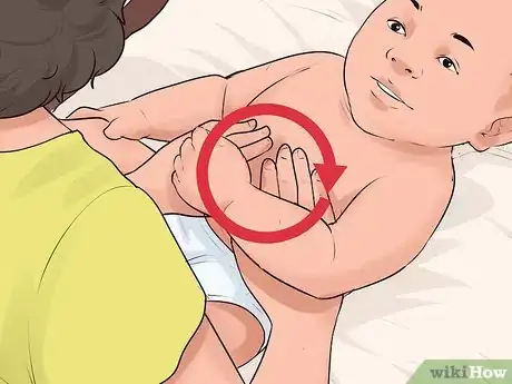 Imagen titulada Help Relieve Gas in Babies Step 4