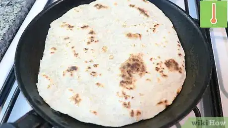 Imagen titulada Fold a Tortilla Step 1