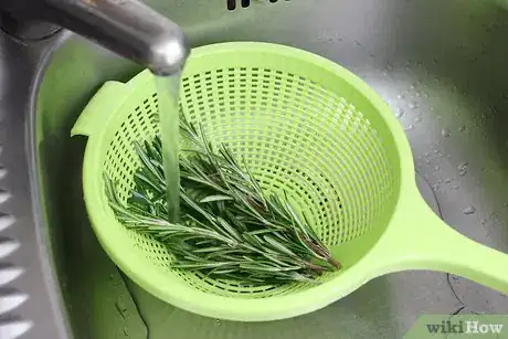 Imagen titulada Dry Rosemary Step 6