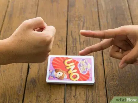 Imagen titulada Deal Cards for Uno Step 3