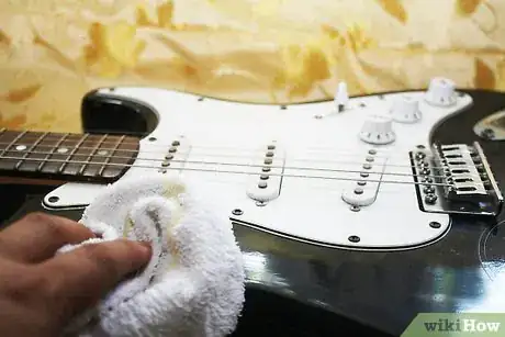 Imagen titulada Take Care of a Guitar Step 2Bullet3