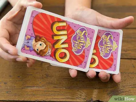 Imagen titulada Deal Cards for Uno Step 1