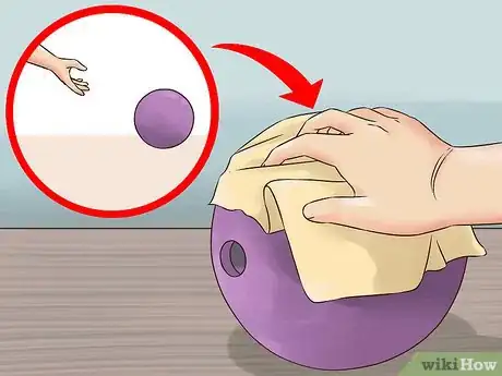 Imagen titulada Clean a Bowling Ball Step 1