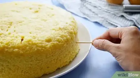 Imagen titulada Cut a Cake Layer in Half Step 1
