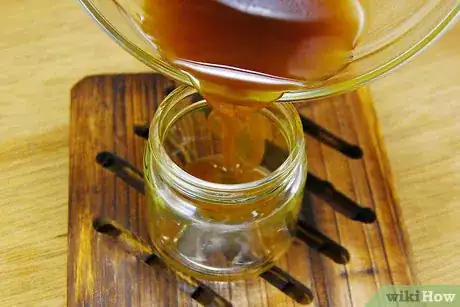 Imagen titulada Make Shoe Polish Step 5