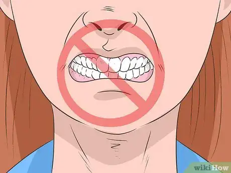 Imagen titulada Relax Your Facial Muscles Step 1