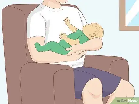 Imagen titulada Cradle Hold a Baby Step 8