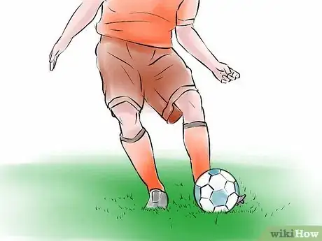 Imagen titulada Be a Good Central Midfielder in Soccer Step 4