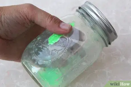 Imagen titulada Make Glow Jars Step 18